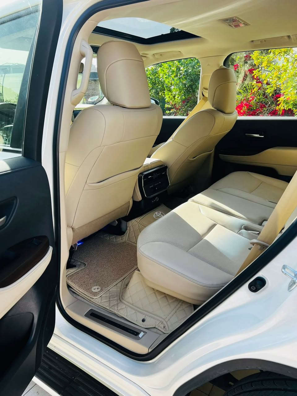 السلام عليكم للبيع لاندكروز موديل 2025بويم
فول موصفات 1/1

بيه جاملغ الامامي الايمن مبدل طبق الاصل 

بدون صبغ. 

بصمه تشغيل 

بصمه أبواب لمس 

تشغيل عن بعد 

فتحه سلايت

كشنات ثنين كهرباء 

كشنات جلد 

كشنات تدفئه تبريد 

8ايرباك 

زراكات 

مري شفط 

شاشات خلفيه 

مطفايه حريق 

جنطه شفط 

سبعه راكب 

ثلاث قطع تبريد 

محرك 4000 تنفس طبيعي 

حساس امامي 

حساس خلفي

وباقي موصفات معروفه 

سعر (610) وبيه مجال قليل
رقم مثنى شهداء. وكاله عامه

الاستفسار اتصل على الرقم***********

مكان السياره السماوه
