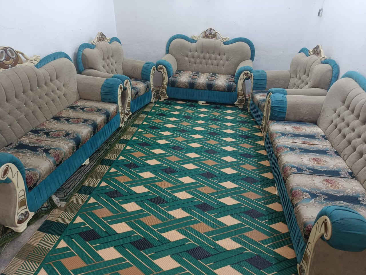 تخم 10مقاعد تركي ملكي تسكام وقوي ثكيل تكمه جديد كلش اي ضررمابي نضيف جد شرط النظافه والقوه سعره 350يوجد توصيل داخل كربلاء ***********
