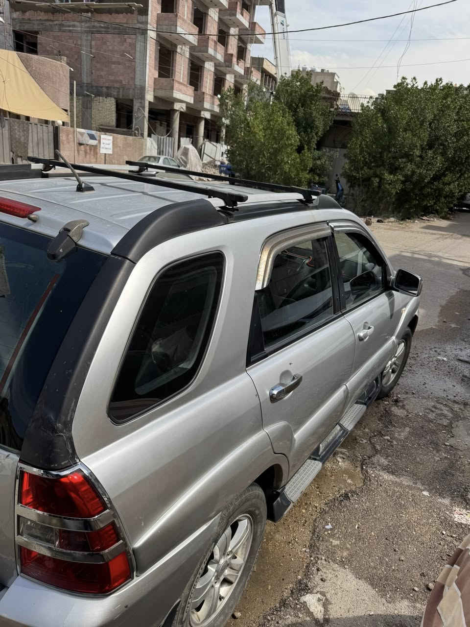 السلام عليكم 
كيا سبورتج للبيع موديل 2009 خليجي ماشيه 147الف كيلو
نضيفه تخم تاير جديد كشنات جلد بلادي تدفئه بيها 
بيها صبغ بسيط وبارد موضح بالصور
سعرها 120 ومجالها جدآ بسيط
مكانها /بغداد كرادة
للاتصال /***********
