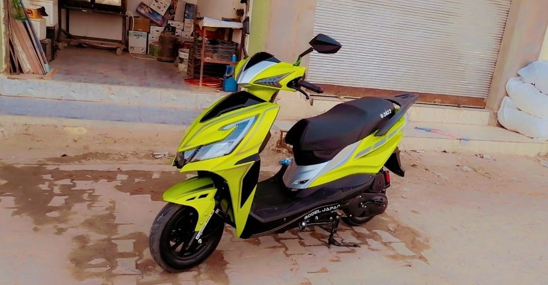 دراجه كامكو 
نضيفه شوفة عينك
محرك ياماها مامفتوح بلادي
كلشي شغال ماعايزه شي 
فتح سويج واطلع دراجه مامتعوبه من البيت لشغل 
مكاني نجف ناحية القادسيه 
***********
