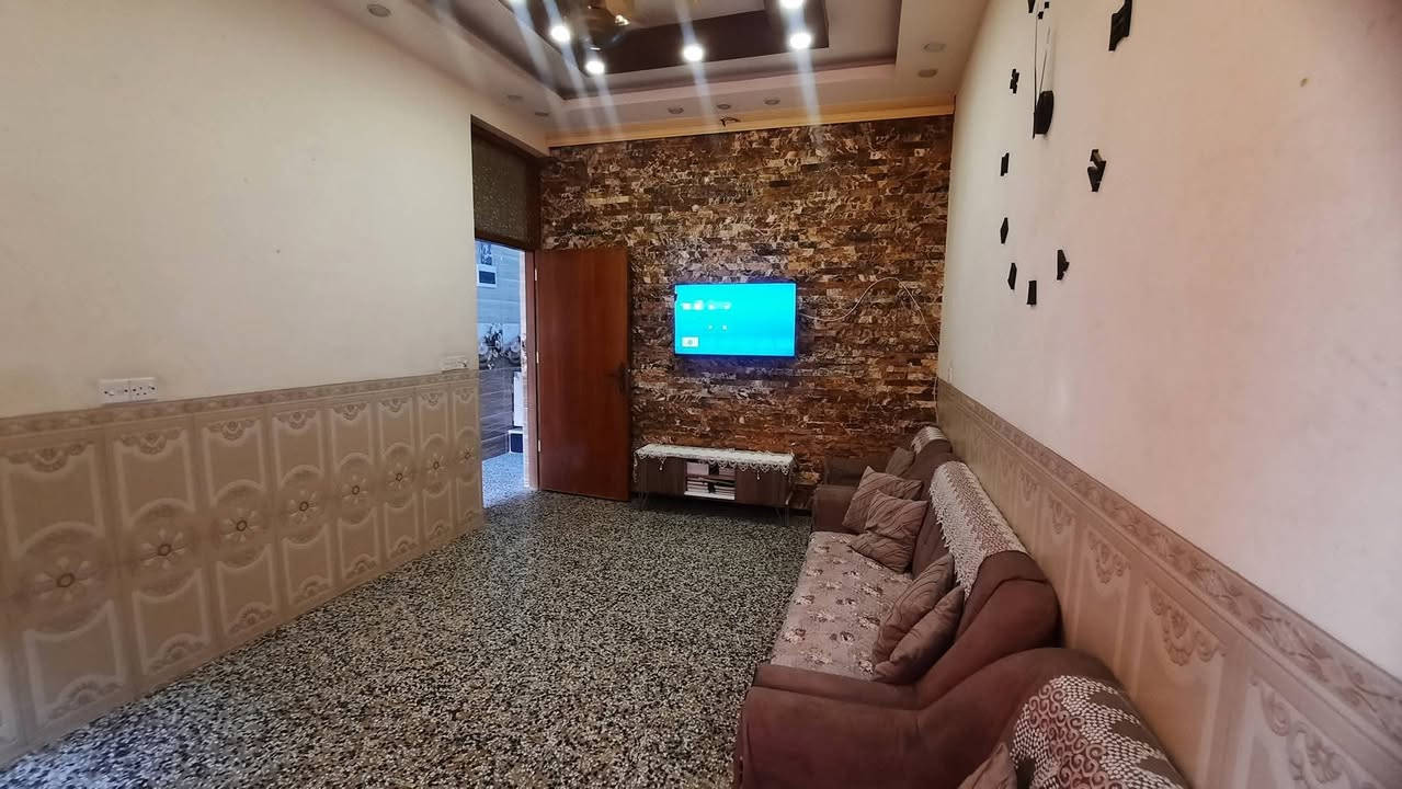 دار للبيع مساحته 100 طابق. نص كامل الضباط الثانيه الزراعي شارع 15
قريب شارع 30 البيت ابيعه استثمار بي مؤجر ايجاره 400 
للاستفسار اتصل على ***********
