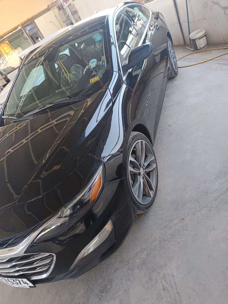 السلام عليكم
للبيع ماليبو موديل 2023 دخولها 2025 صار ست اشهر من رقمتها لون اسود 
السيارة ماشية 70
المحرك 1500 توربو
رقم قادسية  المواصفات  
بك لايت led
ويل كب 19 كروم
تشغيل عن بعد
بصمة ابواب 
فول سستم ايرباك
تدفئة كشنات
كاميرا دوارة
سايد بريك كهرباء
كشنات كهرباء
  مثبت سرعة
صندوك بصمة

الحادث موضح بالصور  .السعر 125$السيارة موجودة ب الديوانية 
استفسار واتساب ***********
