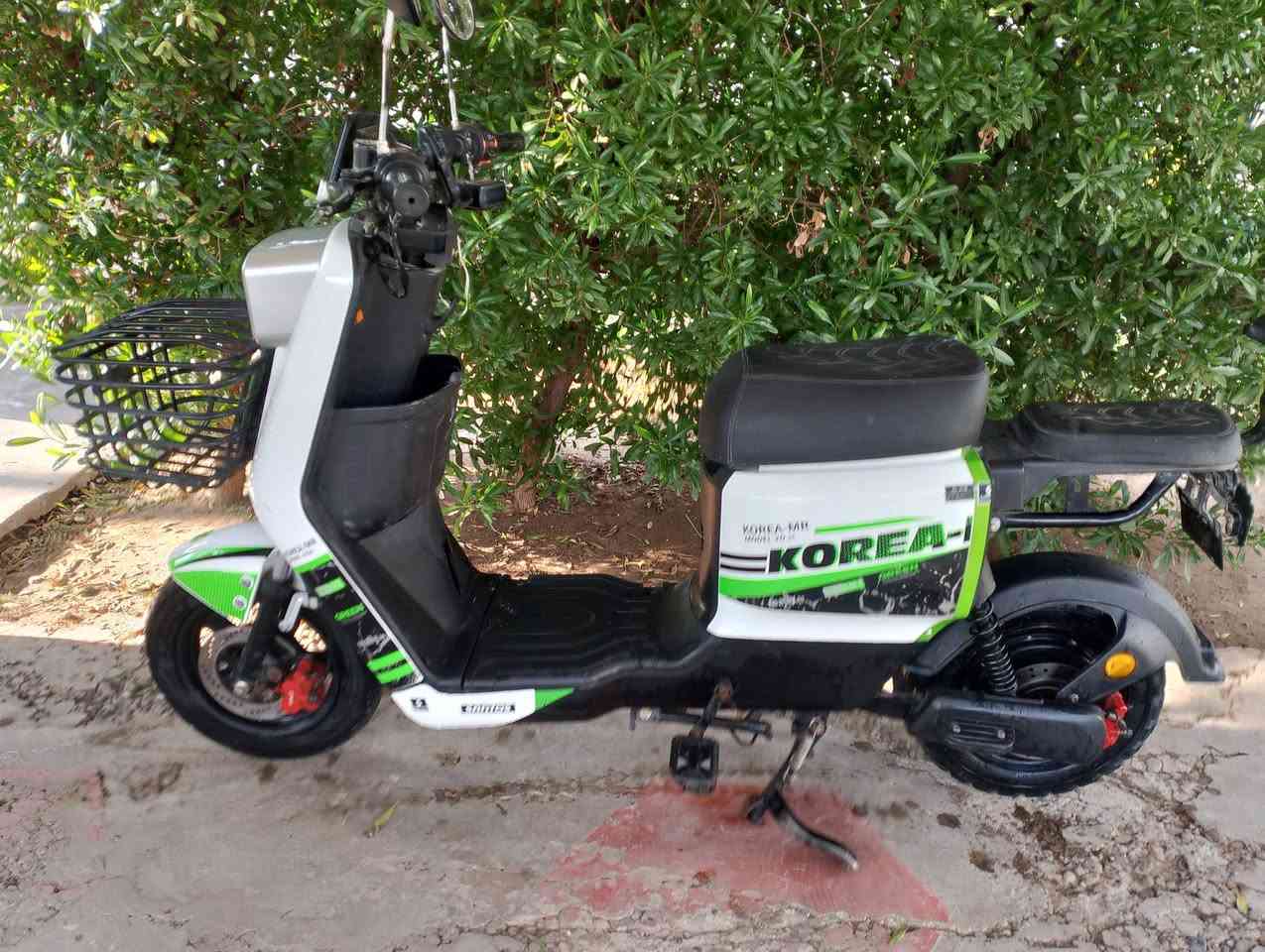 دراجة شحن R7
ونلي 
👈6 بطاريات دبل كبار فول🔋👉
الشكل الحديث
بصمه 
جهاز انذار مانع سرقه 
لايت زنون 
امبي ثري
نضام باركينك + رجوع للخلف
شاشه دجتل 
دراجة فول مواصفات كاملة 
موجود خاص أو اتصال ***********
