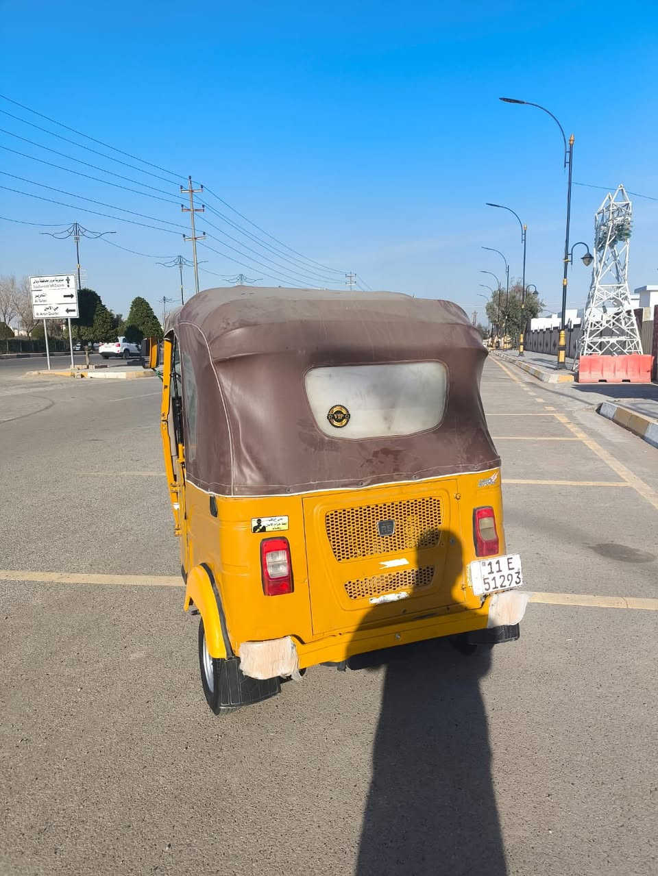 تــكــتــك 21  // محرك خير من الله
تــكــتــك نضيفه كبل للشارع متصرف عليها 
تــخــم تــاير جديد 
كــهربــائــيات كــلهــا شغاله 
الــسعــر / 8  وبيها مجال
 رقم بغداد تحويل مباشر ثاني يوم ***********….
