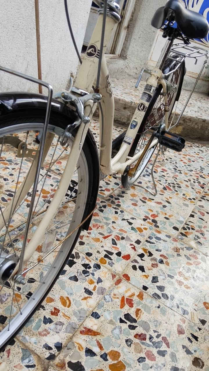 سلام عليكم عندي بايسكل بناتي بطه البايسكل قبل شهر نزلته حاويه واريد أبيعه والبايسكل ما بي اي نقص مكاني حي العدل السعره 110 وبي مجال هذا رقمي *********** على الرصيد يشتغل والواتساب
