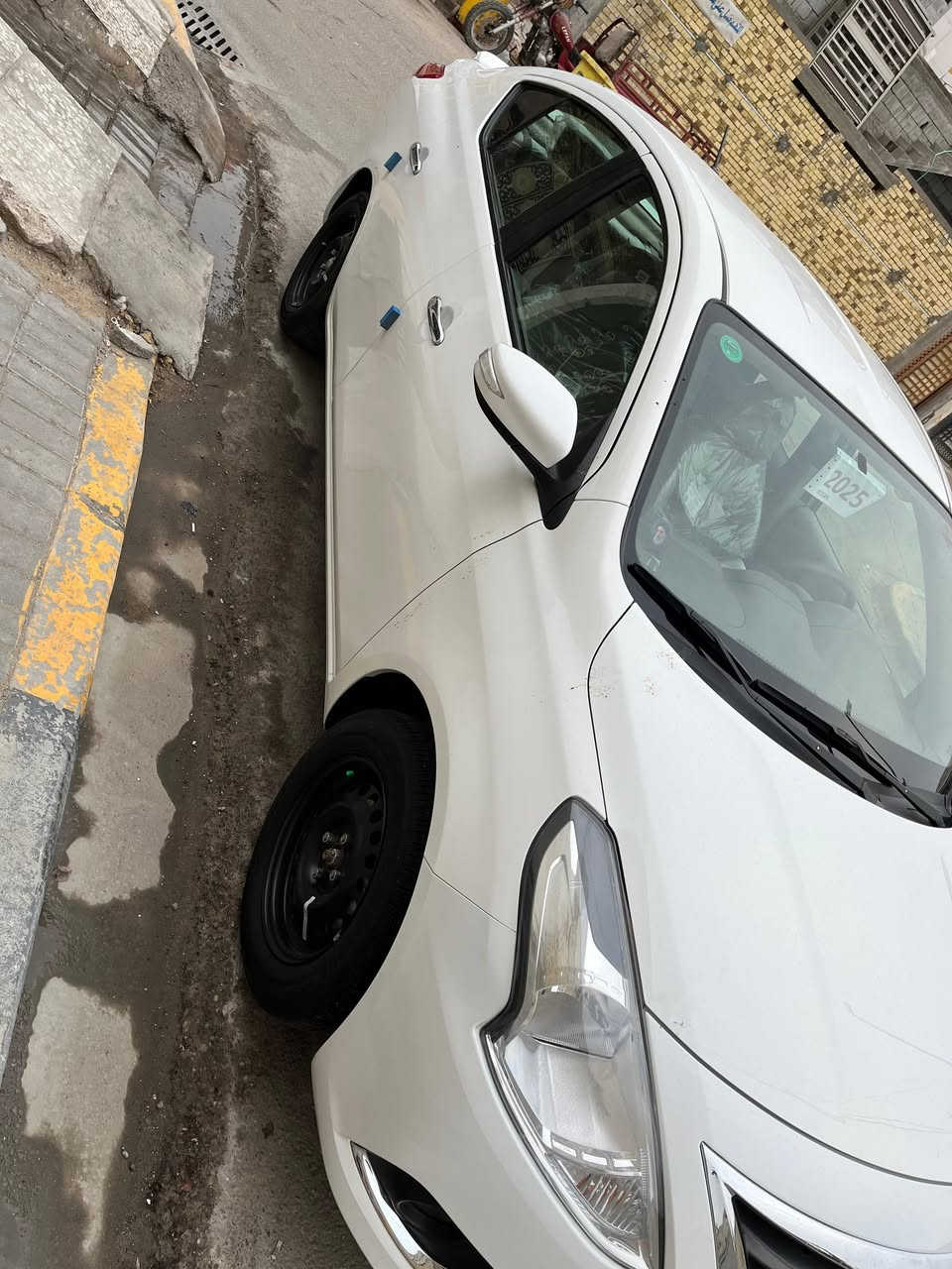 السلام عليكم سيارة نيسان صني مصري موديل 2025 ماشيه اربع تالاف مكفوله سيارة لبيع 130 بيه مجال مكان سيارة البصرة منطقة القبله  مراسله ***********
