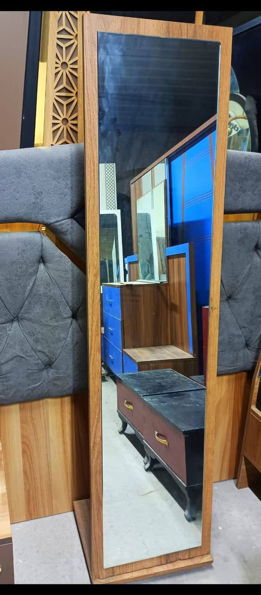 السلام عليكم عندي غرفة نوم للبيع مكاني بغداد أبو دشير ***********
