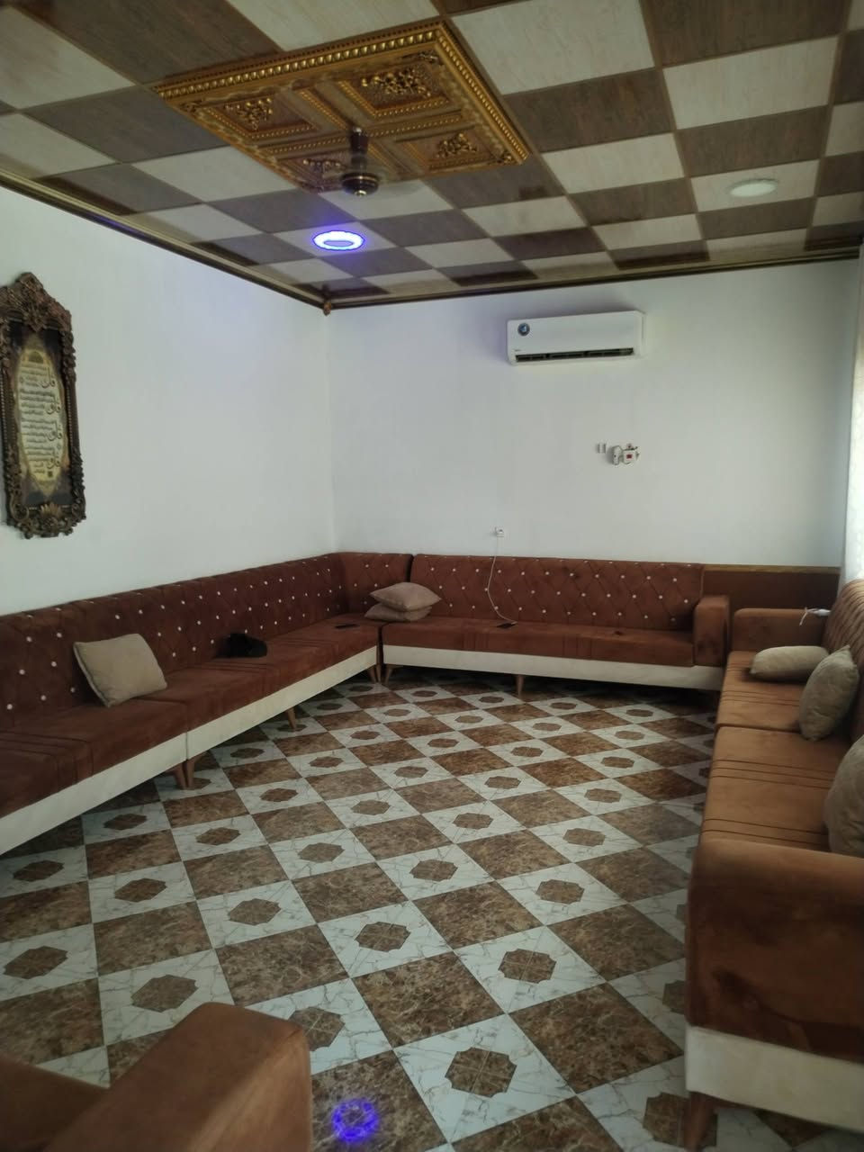 دار للبيع زراعي المساحه ٥٠٠ مساحة البناء ٢٠٠متر ٣غرف سراميك سقوف باقي تفاصيل اتصل قضاء العلم مجاور قاعة روتانا السعر 55
*********** عقار العلم
