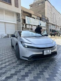 بريوس2023 السيارة فئة LE ماشية تقريباً55 بجم كبس  مكاني بغداد السيدية ...