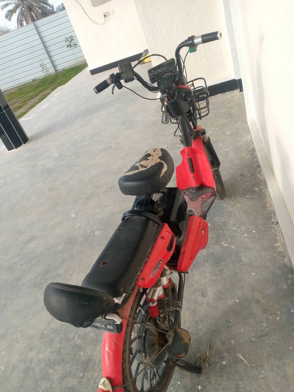 سلام عليكم دراجة للبيع الدراجة نضيفة لاكن متروكة اشحن الدراجة اطلع تأشر احمر ماعرف شنو السبب السعر 190 وبيه مجال قليل المكان بغداد اليوسفية الاتصال ***********
