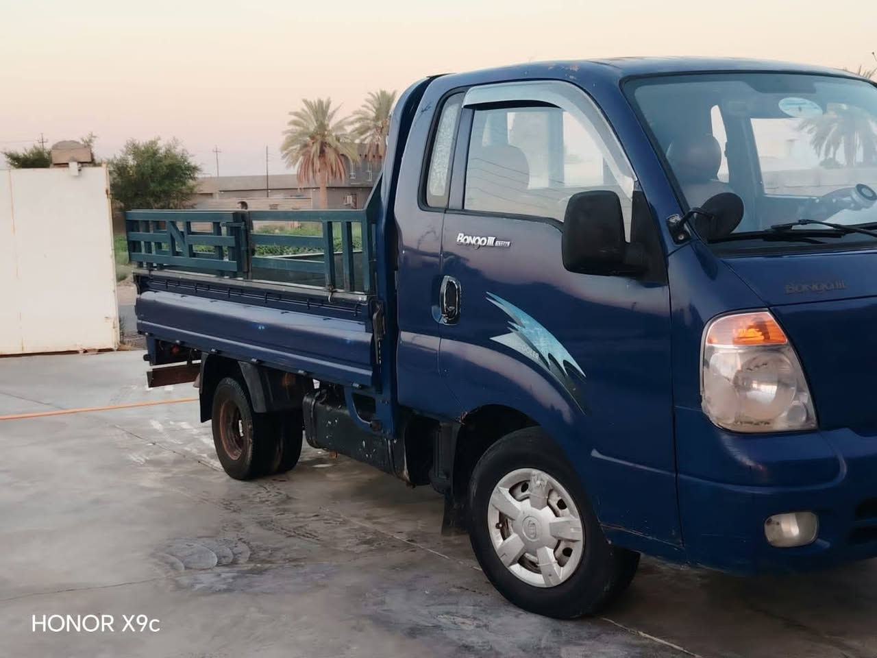 السلام عليكم 
بنكو3000 مسكر ٢٠٠٤ 
صلاح الدين دولي لل29 كير محرك اكسل كهربائيات شاصي كله شرط صبغ شركه تبريد بس غاز
المكان مكيشيفه 
السعر 87$
الإتصال ***********
