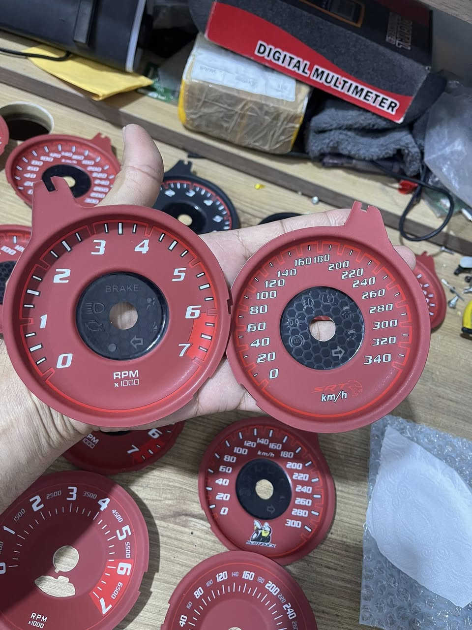 شباب لوحات عداد جارجر احمر
متوفر 
340 km
300km
300km scat
موجود توصيل لكل المحافظات
