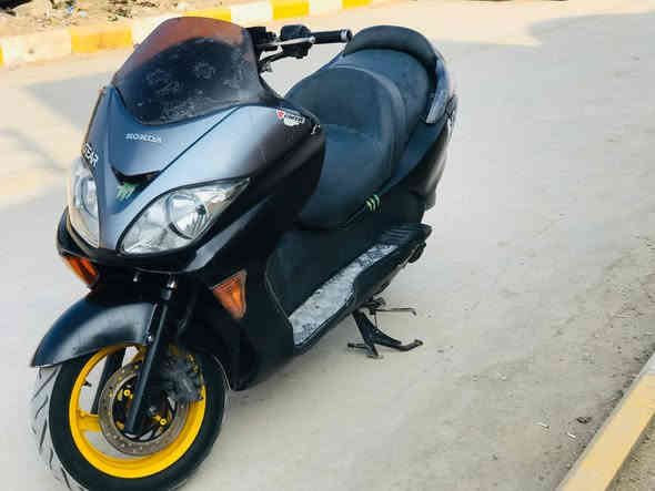 سلام عليكم فورزه 08 كامله محرك ناعم شلعه معدل فول لايت زنون كهربائيات كامله مابيه نقص تريك وين متريد بيع او مراوس حسب القناعه مكاني ناصريه سيددخيل رقم *********** سعر 700 وبيه مجال
