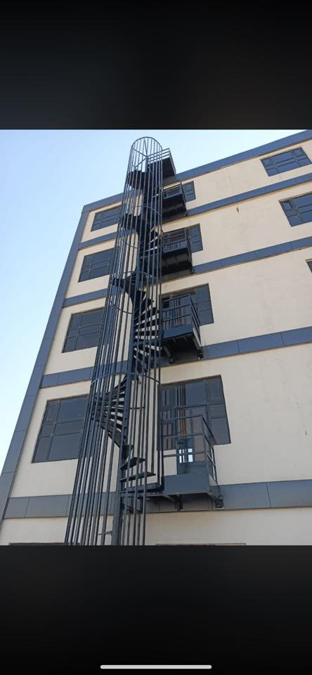 حدادة عامة لكافة أصناف الحدادة
لعمل كافة أنواع السلم الطوارئ الهندسي والسعار معقوله الاستفسار على رقم التالي 
***********
