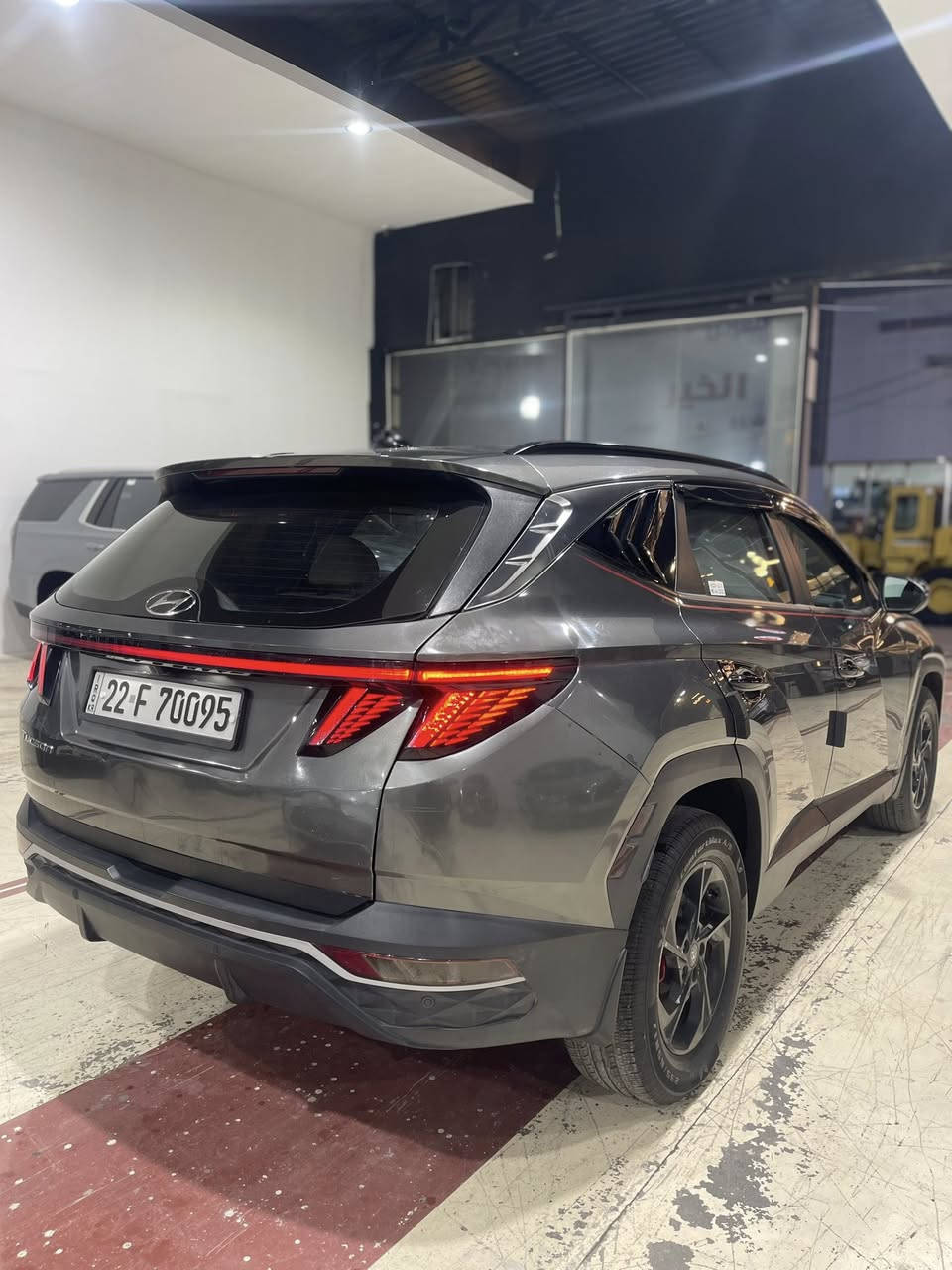 توسان موديل 22
فول ماعدا الفتحه ماشيه 60 الف 
رقم اربيل تحويل مباشر 
جديدة جدا 
فور ويل 
رادار امامي وجانبي 
بصمة ابواب 
بصمة تشغيل 
لايتات زنون 
داخل ابيض 
كشن سايق كهرباء 
سايد بريك بصمة

حادثها حدا خفيف شبر بجاملغ خلفي و طخه بالقبق صندوك بدون دواخل 

كير محرك مكفولات 

مكانها بغداد 

***********
