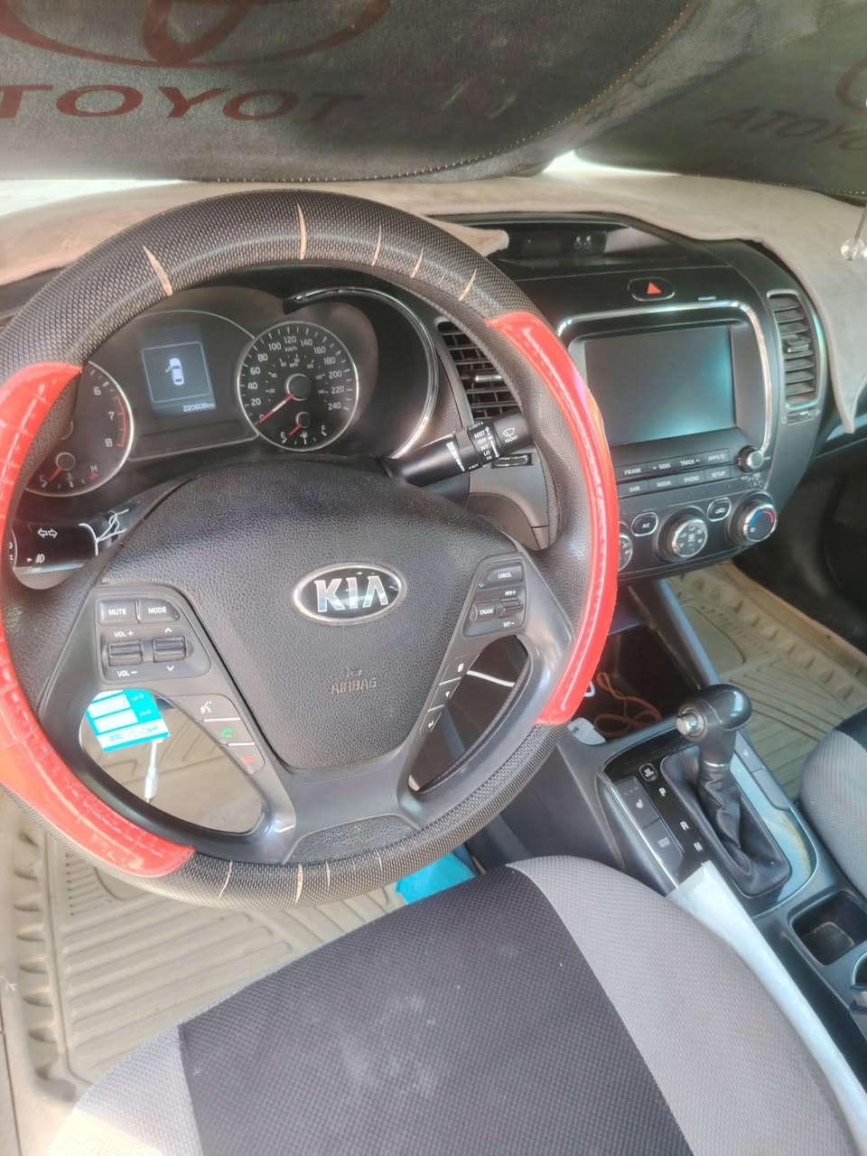 السلام عليكم ورحمة الله وبركاته. كيا فورتي ٢٠١٨ بدون صبغ ولا تبديل رقم دولي 15 جاهزه رايدها 12000$ وبيها مجال مكانها حي الجامعة بغداد  واي استفسار اتصل ***********
