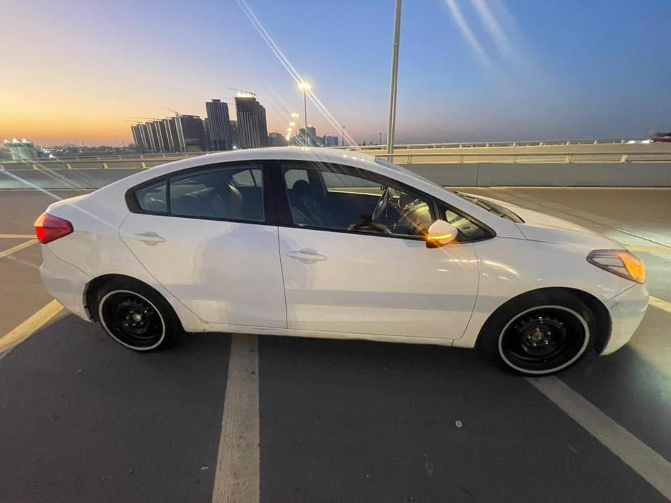 سيراتو 2014خليجية 
سيارة بدون فتحة 
مكينة 1600دوش 
مكان بغداد 
سونار موجود بالصور

‭0775 789 7862‬
