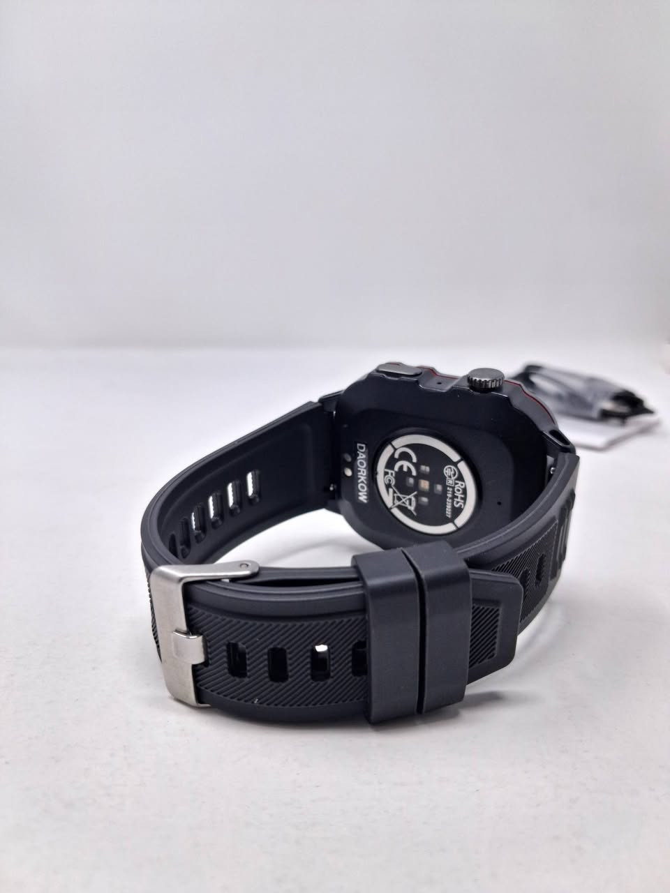 ساعة عسكريه مهام صعبه من ماركة  Qx11 الذكية الجديدة لعام 2025 تأتي بشاشة عالية الدقة بحجم 1.96 بوصة، وتتميز بعدد من المواصفات والمميزات الرائعة، مثل ¹ ²:
- *المواصفات الرئيسية
    - شاشة عالية الدقة بحجم 1.96 بوصة
    - جهاز لتتبع اللياقة البدنية
    - مقاومة للماء
    - معدل ضربات القلب، مراقبة الأكسجين في الدم، تتبع النوم، وضع التمرين
    - بطارية بسعة 220-300 مللي أمبير
- *المميزات:*
    - تتبع النشاط البدني، مثل حساب الخطوات، المسافات المقطوعة، السعرات الحرارية المحروقة
    - مراقبة الصحة، مثل قياس معدل ضربات القلب، نسبة الأكسجين في الدم، ضغط الدم
    - دعم مكالمات البلوتوث والمساعد الصوتي
    - شاشة تعمل باللمس، مع إمكانية عرض الإشعارات والتحكم في الموسيقى
- *التصميم:
    - هيكل الساعة مصنوع من معدن
    - سوار من السيليكون أو الجلد
    - وزن الساعة حوالي 57 بحجم 1.96 بوصة، ومع معالج ثنائي النواة وبطارية بسعة 480 مللي أمبير. كما أنها مقاومة للماء حتى 50 مترًا وتدعم أكثر من 170 وضعًا رياضيًا

للحجز واتس 
***********📞
