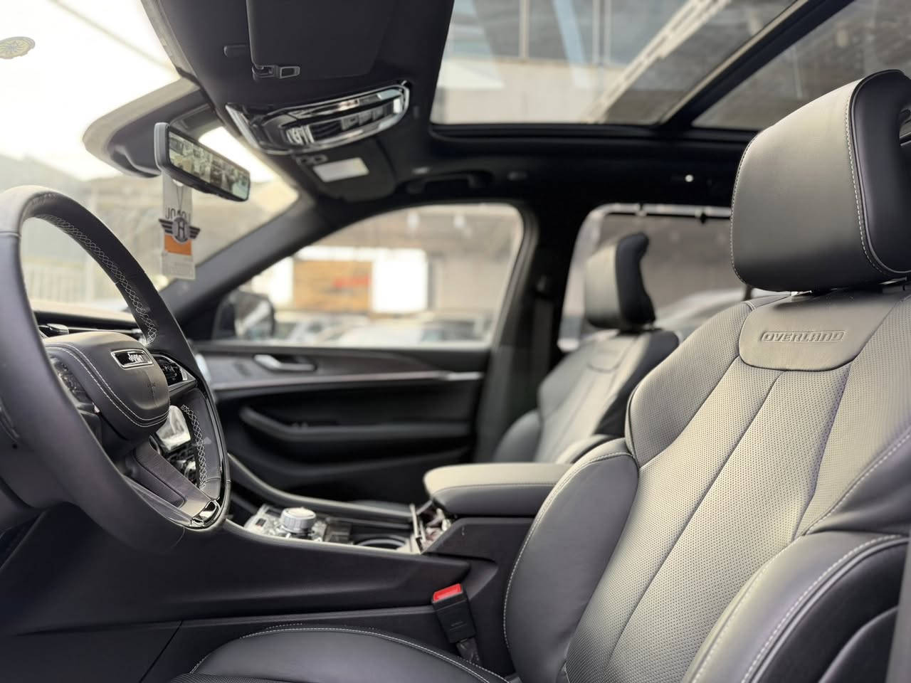 جيب 🔥2024 💣 اوفر لاند 💥

#العرض نار 🔥🔥🔥🔥🔥🔥🔥

فول مواصفات 1/1 💯 :

1- راكب عدد 5 🎯

2- جكات ⬆️⬇️

3- كشنات مساج 2 💆

4- كشنات تدفئة وتبريد 🔥❄️

5- شاشةعرض داتا شو 🕹️

6- تحديد مسار 📺

7- جنطة كهرباء ⚡️ 

8- بنوراما 🕳️

9- انارة محيطة

10- توقف تلقائي للصدمات 💥

11- اوتو بارك 🔐

وباقي مواصفات السيارة 

السيارة ضمان 3 سنوات من شركة هارلم ✅

السيارة زيرو 0 ✅

#مرقم كامل بغداد 

#السعر 75.200 مليون 

للاستفسار الاتصال على الرقم 

***********

***********

#مسلم الخفاجي 

بغداد / الكاضمية
