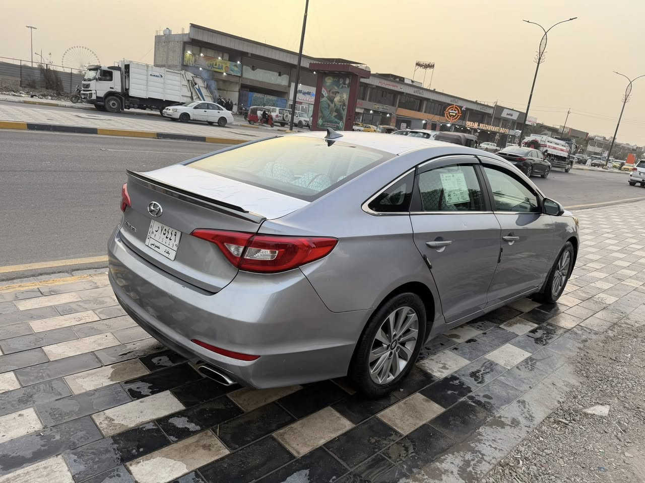 السلام عليكم سوناتا 2015 وارد امريكي حادث جاملغ خلفي فقط وبيهة كلير 3 قطع بدون حادث شرط الفحص رقم بغداد ب اسمي تحويل مباشر سنوي ماساقطه بعدهة مواصفات عادية كير مكينه صدر خلفي امامي تخم تاير كله مكفول ماشية 130 ادامة عامة 
السعر 110$ وبيهة مجال 

مكان السيارة بغداد بلديات 
للاستفسار ***********
