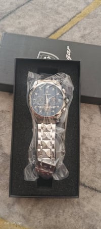 ساعات • متاح • سعر بالساعة