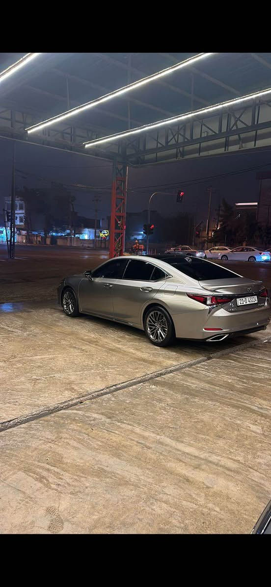 تحية طيبة ليكزس LX350 خليجي شركة المهند 

عداد المسافة/ ٣٠ الف كم بشرط 

السعر / ٣٨٥ ورقة مجال بسيط

موديل / ٢٠٢٣ خليجي وكالة المهند 

السيارة بيه مكانين صغار كارت فقط باقي السيارة كفالة و جديدة كير و محرك بشرط حدادية و تايرات جديدة سنوية جديدة تحويل وكالة . 

السيارة فول مواصفات للاخير ميحتاج تنذكر معروفة . 

للاستفسار / *********** السليمانية, العراق
