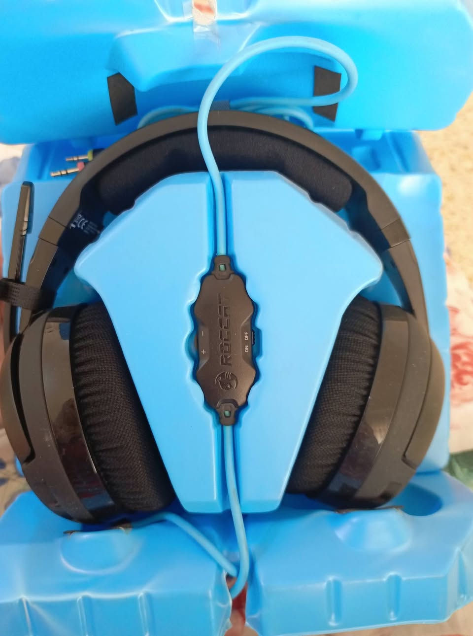 هذا السماعة Roccat Kave XTD Stereo سماعة ألعاب عالية الجودة توفر صوت ستيريو غنيًا من خلال مكبرات صوت بحجم 50 مم.تتميز السماعة بتصميم خفيف الوزن لضمان الراحة عند الاستخدام لفترات طويلة، بالإضافة إلى ميكروفون قابل للفصل بخاصية إلغاء الضوضاء.تتضمن وحدة تحكم مدمجة في الكابل للتحكم السريع في مستوى الصوت وإعدادات الصوت الأخرى.


**إذا كنت صاحب هذا الإعلان وتريد حذفه لأي سبب، رجاءا أرسل رسالة إلى الدعم الفني**