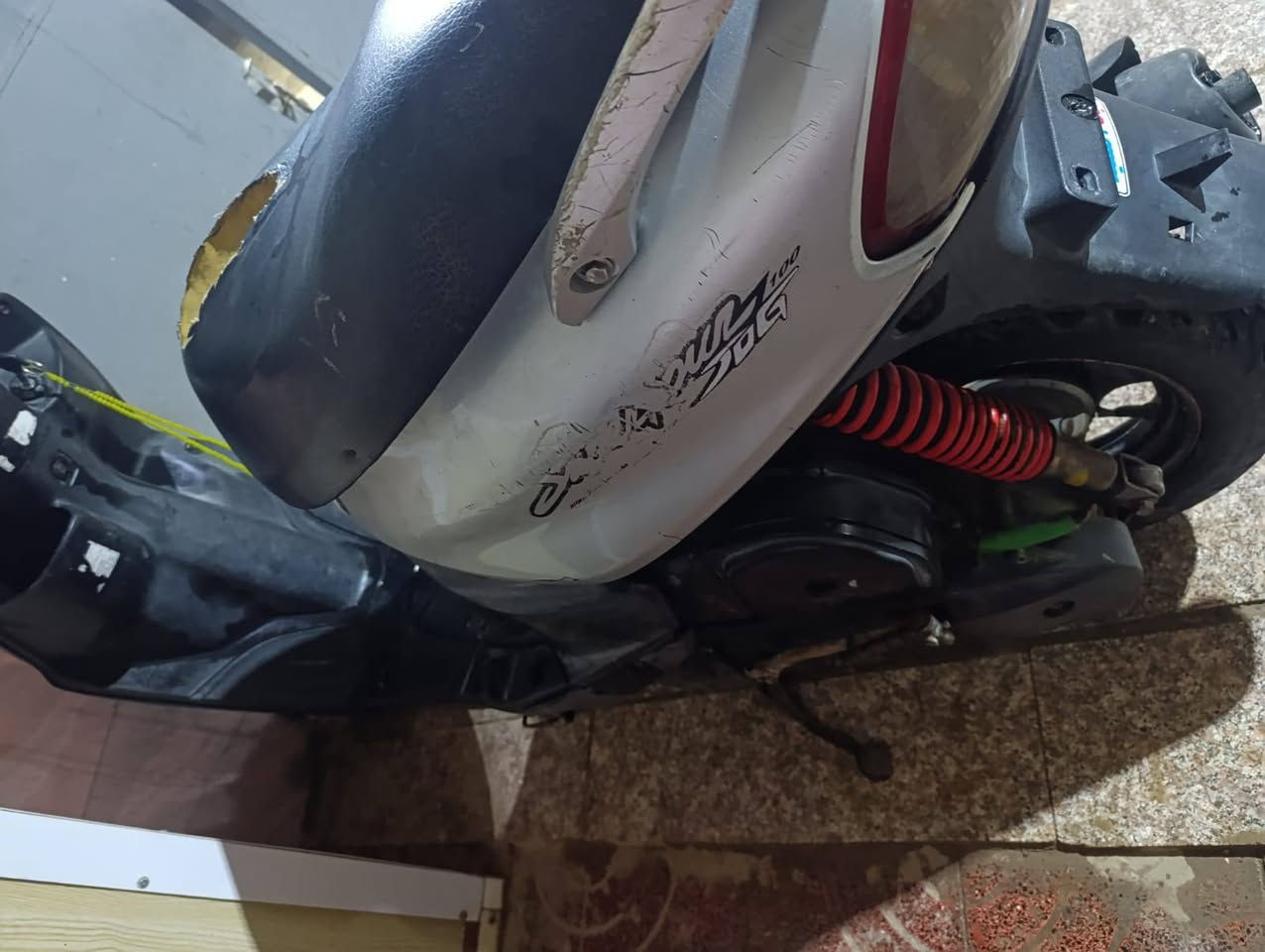 سلام عليكم ماكس قجمه دراجه مختمه مامفتوحه تعال وجيب ابو خبره وياك دراجه نضيفه مال جاني ٤٠٠ وبيه مجال لشراي متوازي عله بيعتهه هاذ رقم ***********
