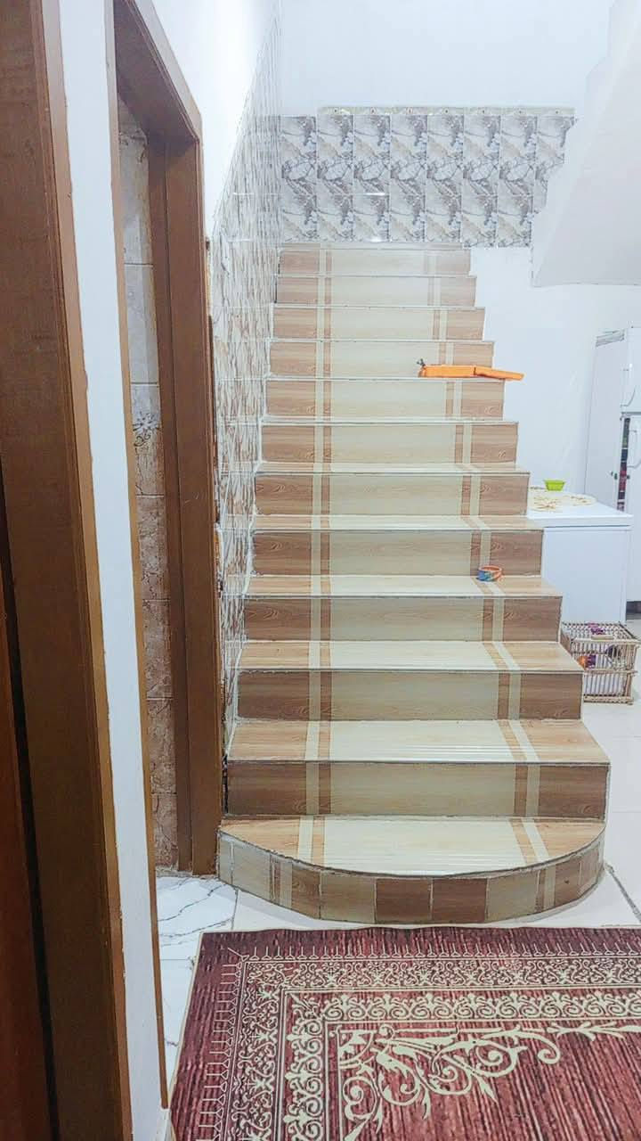 سلام عليكم بيت اللبيع في الو الخصيب طريق صحراء شارع المحكمه جديده فراع ابو دراي البيت طابقين يحتواي على اربع غراف ثنين فواك وثنين جوه أو حمام فواك أو هوال أو صطاح جبير طابق ارضي غرفتين أو حمامات ثنين أو مطابخ أو ديوان أو هوال جبير أو حديقه أو طارمه أو توليت أو منوار طابو زراعي  رقم تلفوان***********
