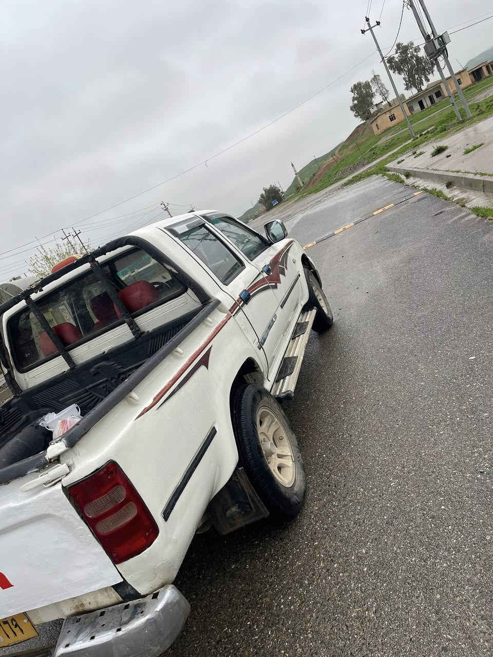 پیکاپ دێر 2007
بێ سبوغ بێ دەعم و لێدران زۆر خاوێنە
کارەبای مەزبوتە 
گێڕو مەکینەی مەزبوت یەک مەسرەفی نیە 
***********
