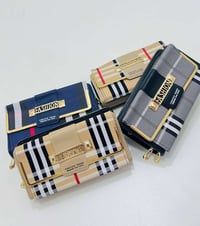 محفظة نسائية • تفصيل ذهبي • تقسيم كروت