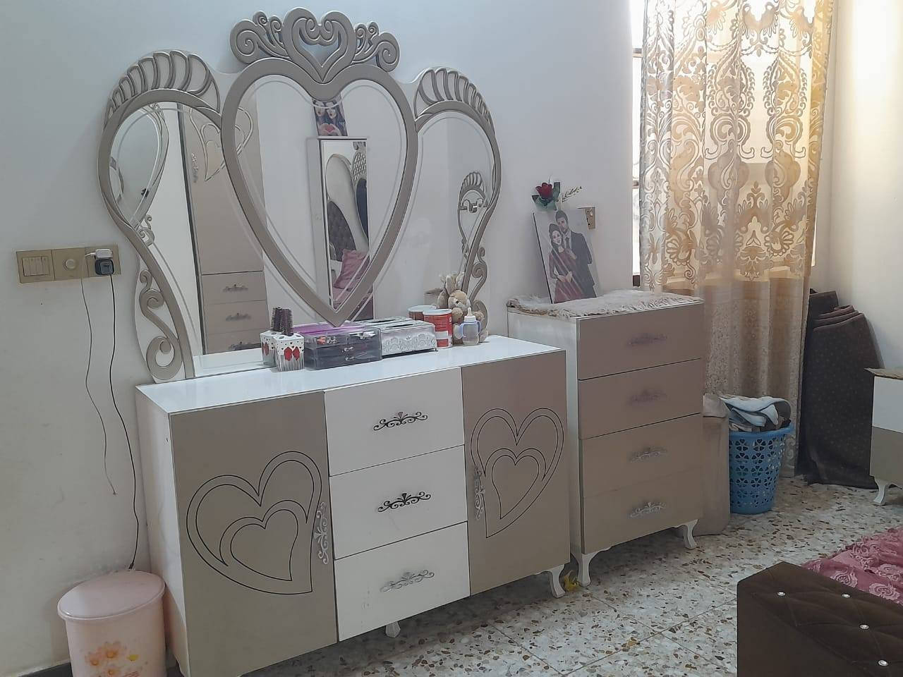 غرفة اخشاب التركي الاصلي استخدام قليل 750 و بيها مجال مكان نجف براكية
