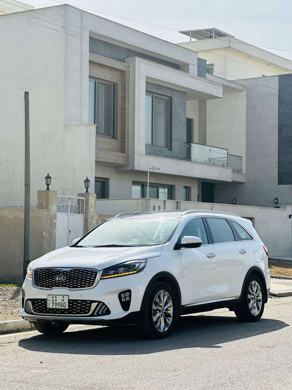 السلام عليكم
سورنتو 2020 خليجي ✅✅ 
مكفوله كفاله عامه من لصبغ ولشخط ولرصعه ✅ 
سياره بيها بارد بسيط فقط بدون صبغ 🔥 

فول مواصفات 1/1 

1-بانوراما 
2-شاشه كبيره 
3-كشنات كهربائي 
4-صندوق كهربائي 
5-سبعه راكب 
6-ثلاث قطع تبريد 
7-عدسه كاميرا 1 خلفيه 
8-رادار امامي 
9-رادار خلفي 
10 رادار جانبي 
11-مكينه 3600 
12-سايد بريك (رجل) 
13-لد ضوئي 
14-تحكمات ستيرن _درايف مود_سمارت مود_سبورت مود
15-شحن ذاتي 
16-منفذ شحن لاسلكي 3 

وبعد بيها مواصفات هواي 🔥 
سياره جديده جداً دينار ميحتاج تصرف عليها 
كامله من ناحية حداديه وصدر كله جديد ✅ 
السعر 267 ورقه وبيها مجال بسيط جداً 🔥 
السياره بأسمي شخصياً 
مكان السياره بغداد 
للأستفسار *********** 📞📞
