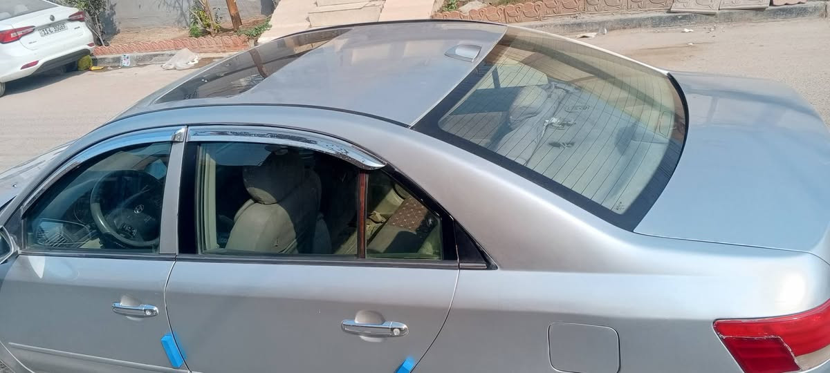 السلام عليكم هونداي سوناتا موديل ٢٠٠٦وارد امريكي رقم بغداد باسمي بيها خمس قطع ومصبوغه عام ونظربت عندي دعاميه وشويه نفرك البنيد وصلحتها سياره كير مكينه بحاله جيده ٢٤٠٠دوش حد اديه ٧٠ بالميه مواصفات نص فول معروفه سعر ٨٣ و بيها مجال وعليها غرامه ٥٠٠الف ينزل من سعرها شراي اتصل بيك خير ودلل *********** مكاني كربلاء حي شهداء الموظفين
