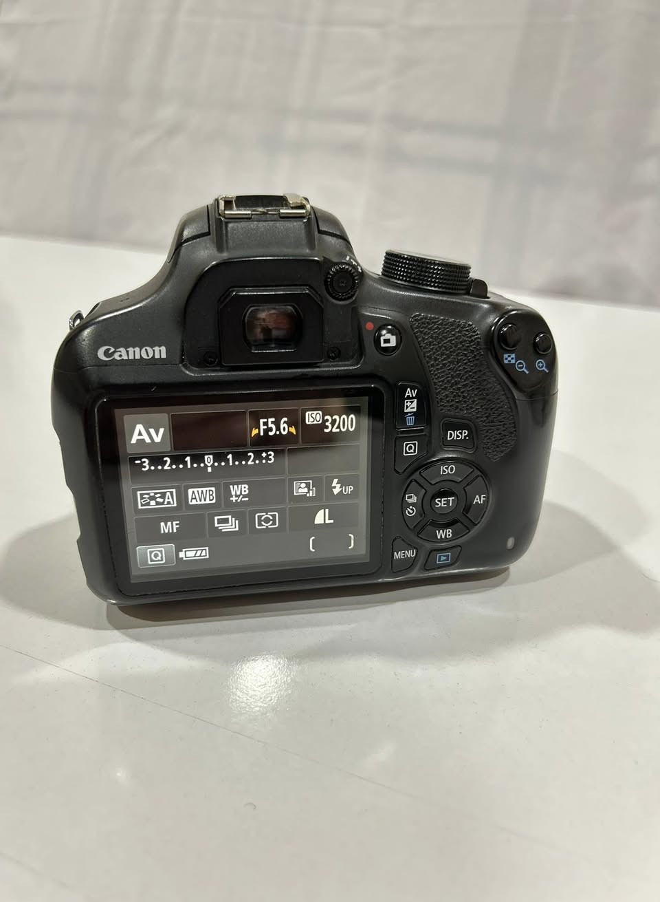 كاميرا كانون للبيع
شباب الكامره كلش نضيفه 
السعر 260 وبيها مجال 
التواصل ***********
شباب الكمره كلش نضيفا لا تفوتكم
