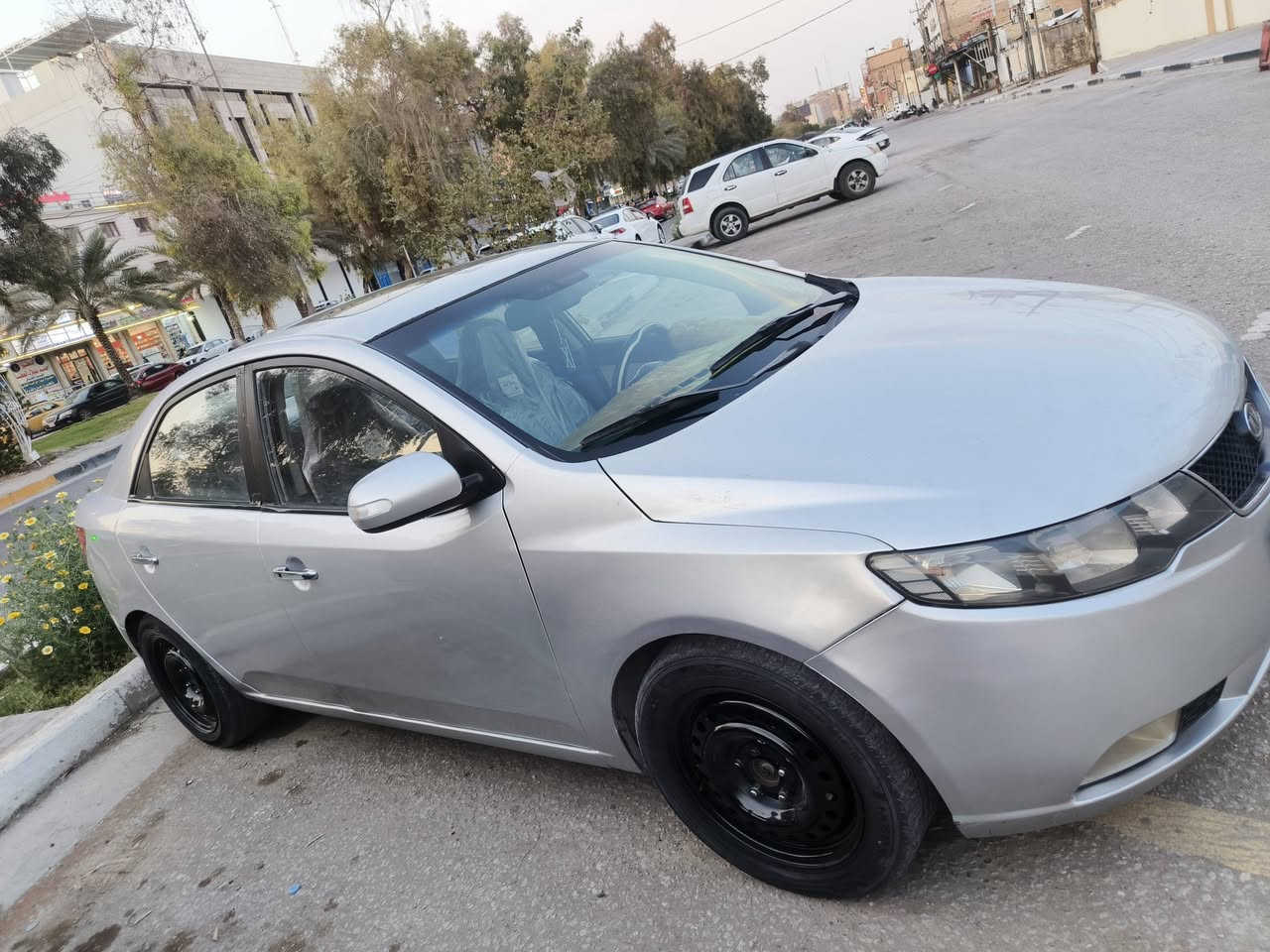 فورتي موديل 2010 فول مواصفات للاخير السياره جاهزه من كلشي محرك كير تبريد تخم تاير مابيه نقص جارده ومصبوغه جماليه بيه طختين بالجاملغات الخلفيه سعر 90 ورقه بيع او مراوس بكيا حمل مكان السياره كربلاء مركز المدينه الاستفسار ***********
