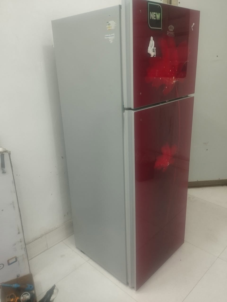 ثلاجة رويال حجم 8 قدم إرتفاع 140 مبدل ماطور أصلي ونظيفة جدا 
رايدها ب140 الف وبيها مجال 
البصرة/ المطيحة 
***********

