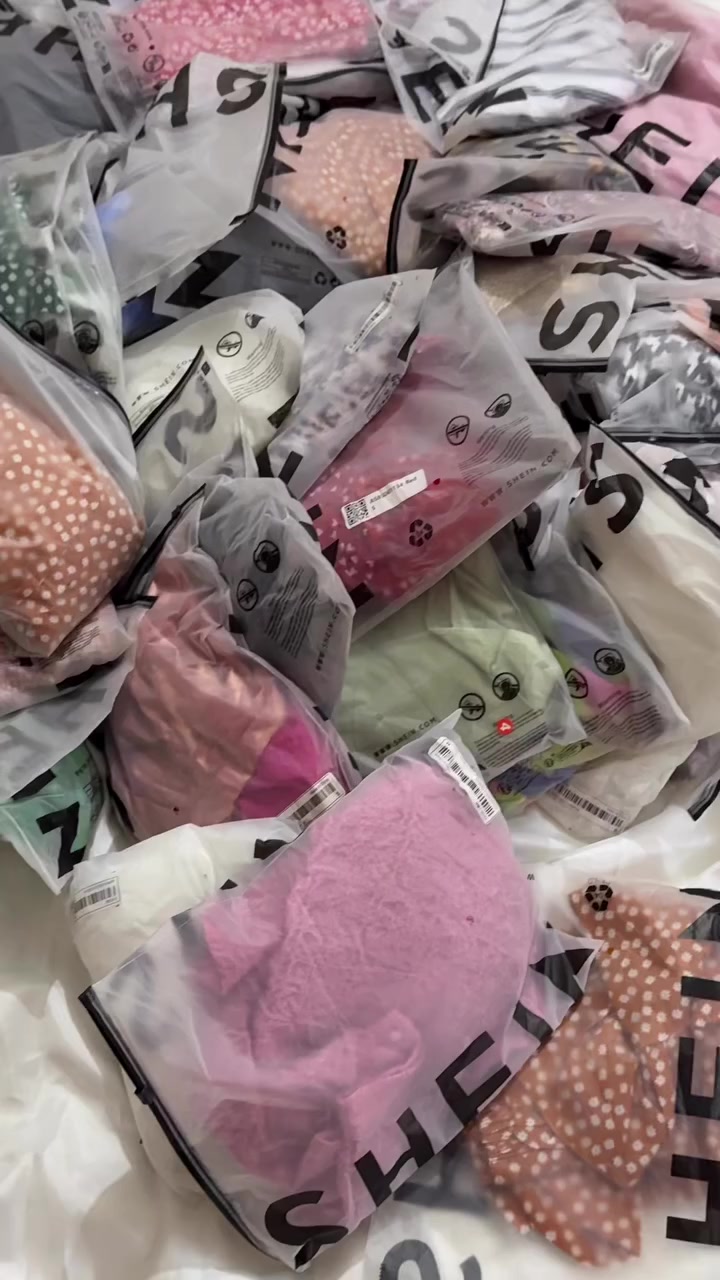 السلام عليكم
عندي 48 قطعة شي ان وهواي بيها فساتين
ابيعها ب160 الف والتوصيل مجاني
راسلوني خاص مستعدة اراويكم كل القطع للي جاد بالشراء


**إذا كنت صاحب هذا الإعلان وتريد حذفه لأي سبب، رجاءا أرسل رسالة إلى الدعم الفني**