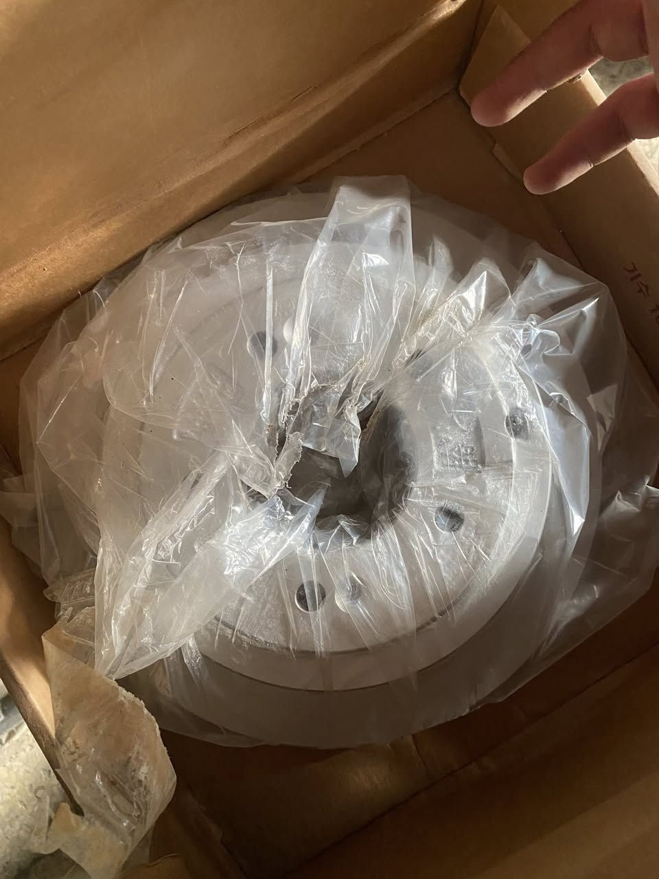 تخم فلنجات كيا اوبرس امامي خلفي
جديد وكاله غير مستخدم 
السعر 100 الف قفل 
***********
