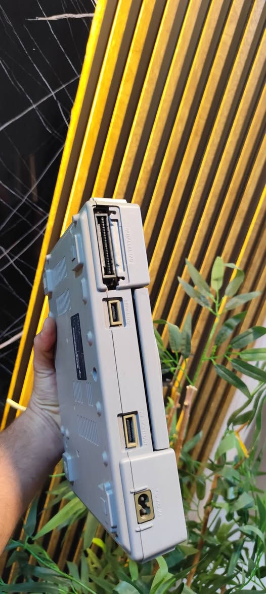 بلي ون للبيع عدسته موتمام بعده لوك اصلي جبته من تركيا بوكته فقط جهاز ب١٠ واذا ملحقات وياه يختلف 
***********
