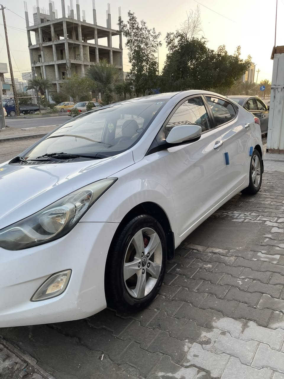 السلام عليكم
النترا 2012 السياره جاهزه من كلشي تخم تاير حداديه تبريد مكينه 1800وگير مكفولات السياره مابيها فقط جملغ خلفي جهه السايق صبغ والباقي مكفول نضيفه مال جناي السياره رقم انگليزي قادسيه سنويه  ل29. سعر 114مجال 
التواصل
***********
