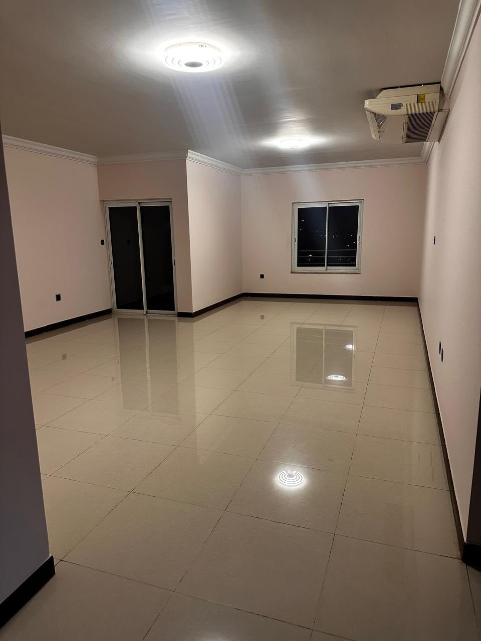 🪩 شقة للبيع – بوابة العراق
📐 198م | 🏢 بناية 2
🛏 3 غرف نوم
🌆 إطلالة الزوراء
🛋 مؤثثة (مؤجرة حاليًا)
💰 الإيجار: 1,500,000 شهريًا
💵 السعر: 330,000$

📞 0770 666 3931
