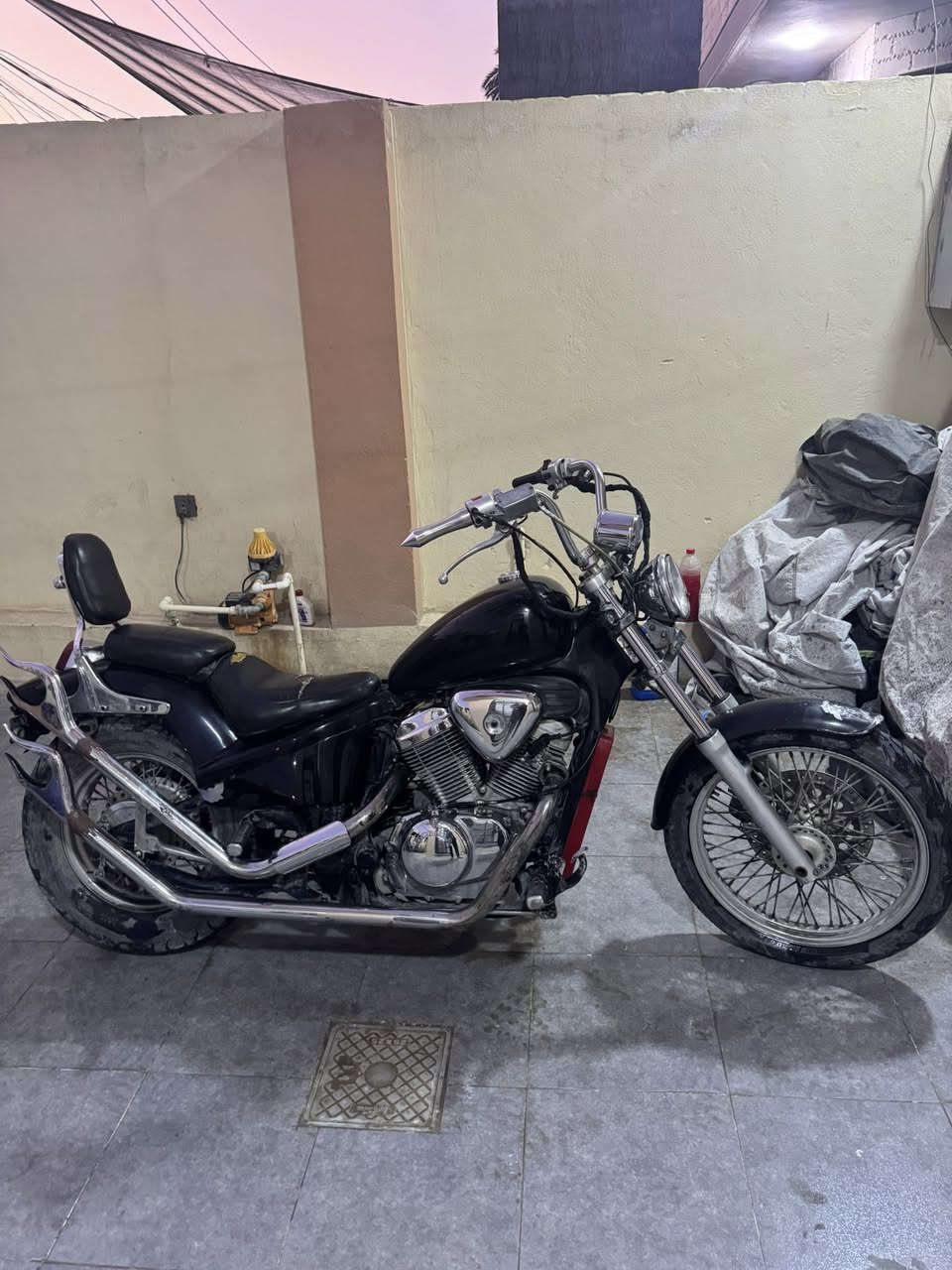 السلام عليكم
Honda steed 400 للبيع
كفاله عامه  لا تنقيص لا نضوح لا تبخير محرك مكفول من الفتح 
عليها ادامة كامله لأخر حبه زنجيل جديد شخاطه قاعدة فيوزات باتري تنضيف كابريتر بلكات وكاله اصلي فلاتر بانزين كله جديد وفلتر شوته بلادي جديد
دهن امزويل وفتلر دهن جديد 
مي راديتر زيتي  
شعله ومعدل تاكل الكاع + صالنصه رياضي صوت مرتب وقوي 
ناقصها بس ترتيب للگشر صبغ + دوشمه فقط مناقصها ايشي 
مكاتبة فقط + ورقه دخول الدراجه من الميناء مابيها كمرك 
السعر المطلوب  ٩ ورقات وبيها مجال بسيط حك الجيه
مكاني حله مركز المدينه
***********
