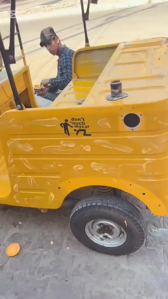 بوليش عام ع لون تكتك اخليهه ترجع وكيل وينهم جنبازيه
***********

عمار الشموسي
