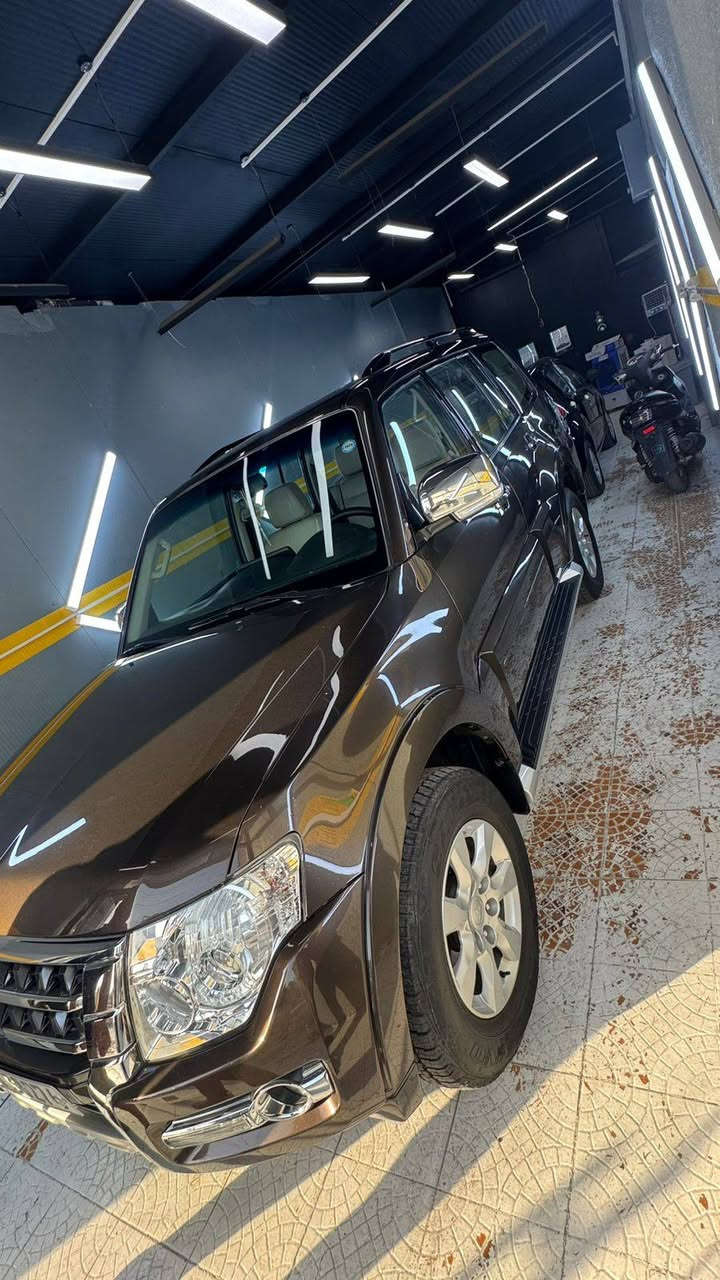 السلام عليكم
باجيرو 2018 خليجي 
ماشيه 107 السياره جديده

مواصفاتها 
حجم المكينه 6v 
مري شفط 
بانوراما 
كراسي مخمل
شاشه حجم كبير 
رادار 
تبريد 3 قطع
السياره جاهزة من كلشي كير ومحرك وصبغ

السعر 188
  
مكاني بغداد ***********
