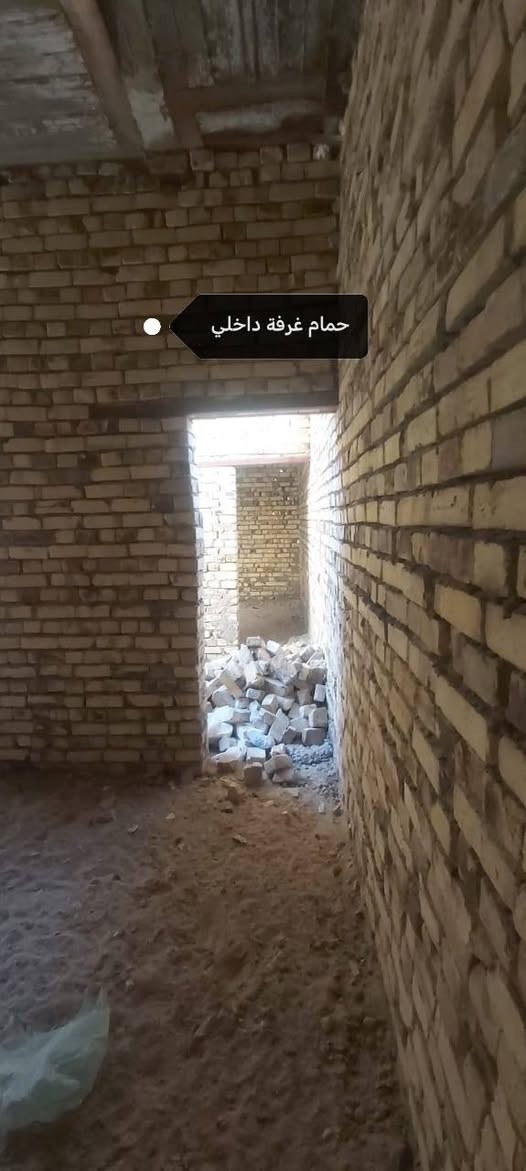 السلام عليكم
بيت للبيع طابوق درجه اولى مساحة البناء 200م مع ترك 100م صب بتلو اساس و سطح

يحتوي على

*غرفتان 5*4 مع حمام داخلي لكل غرفه

*صاله 10*4 درج دور

*مطبخ 5*4

*استقبال9*4

المكان. البراكية شارع المطار القديم

للاتصال. ***********
