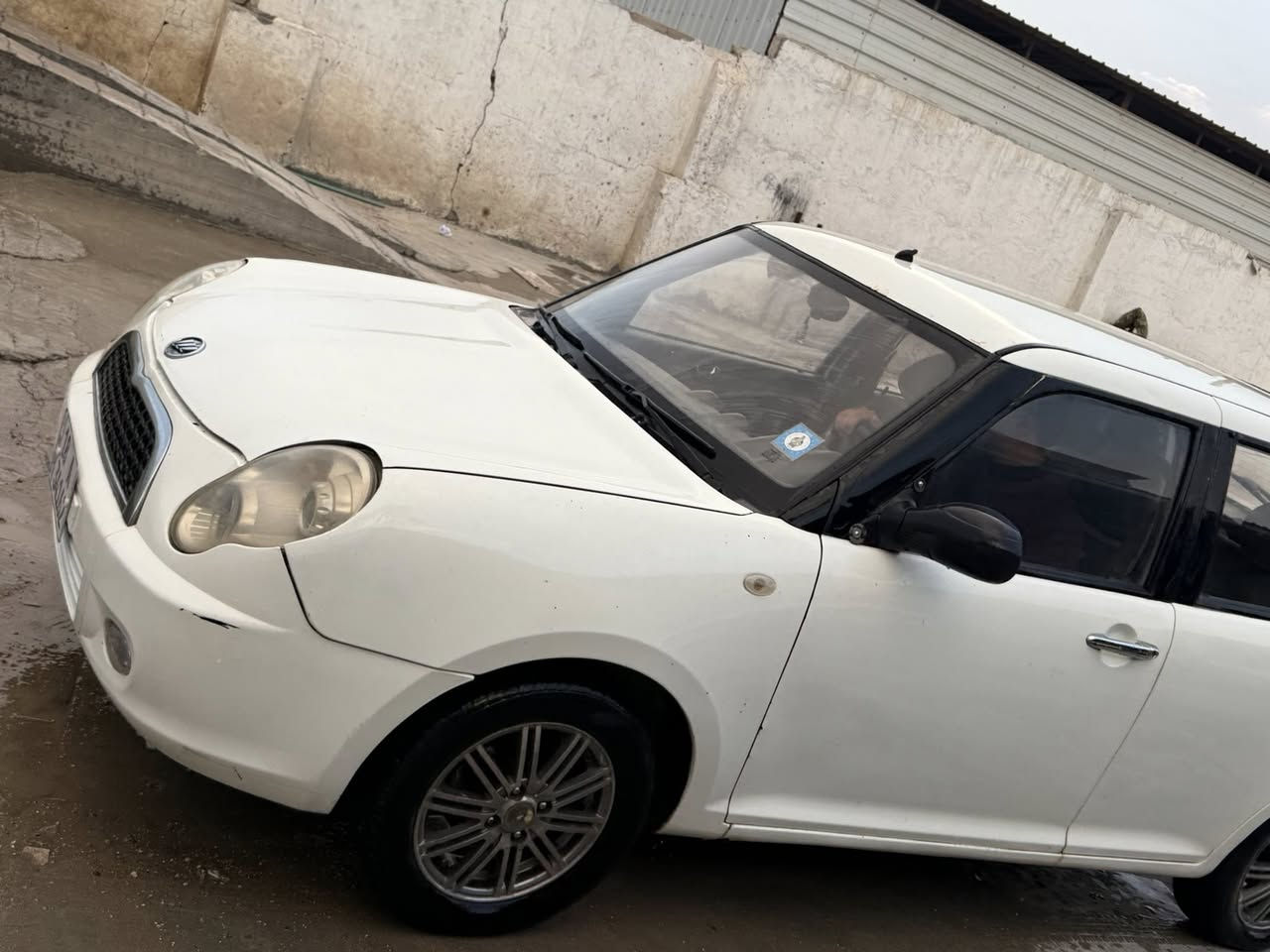 السلام عليكم
ليفان 320
لون ابيض محور مكينه1600
رقم نكليزي بابل جديد 
تواصل ع رقم***********
سعرها 38وبي مجال
