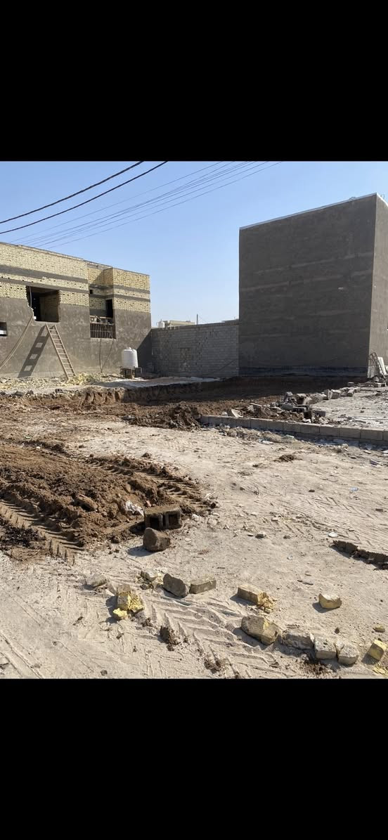 اليوم وبفضل الله

تم قلع قطعة أرض بمساحة 220م في ألفنجانيه قرب مدينة ( بصره لاند ) وتم نقل الأنقاض وتم دفنها  بالجلمود والآسمنت والسبيس (وجه الكاع )وتم حدلها طبقتين للأستفسار  ***********  أو  ***********
