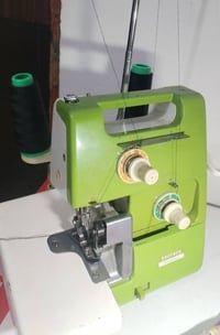 مكينة أوفر • استخدام قليل • خياطة حلوة