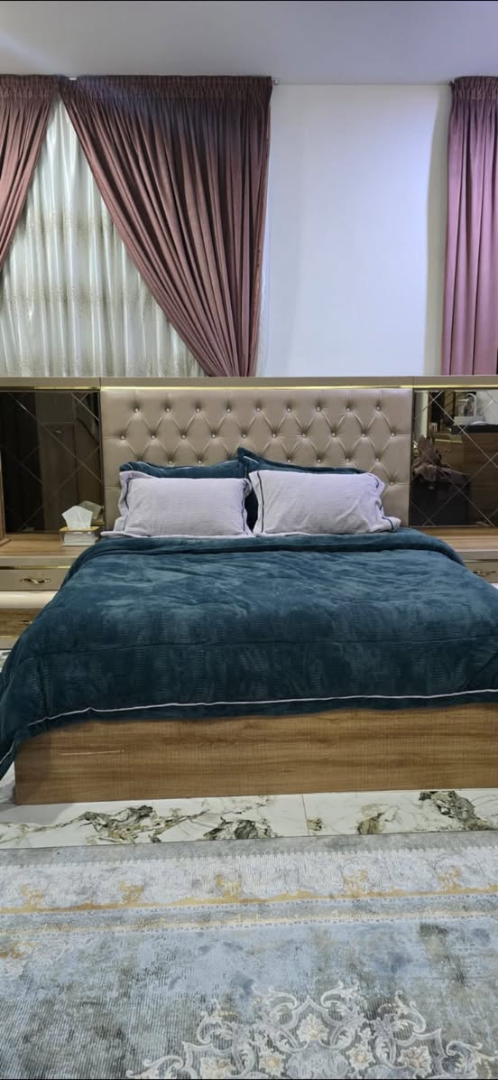 غرفه نوم تركيه تكمة درجة اولى وثقيله (بدون كنتور ❌)
  سرير بداخله مخزن وميز مرايه وميز تلفزيون وزاويه  وباب اضافي بالزاويه السعر ٤٥٠ وبيه مجال بسيط مكاني بغداد الكاظمية


**إذا كنت صاحب هذا الإعلان وتريد حذفه لأي سبب، رجاءا أرسل رسالة إلى الدعم الفني**